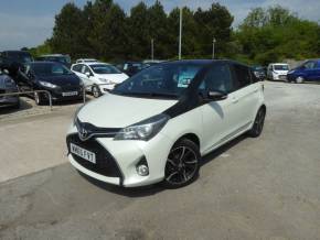 Toyota Yaris 1.33 VVT-i Design Navigation 99 PS £35 Road Tax Hatchback Petrol White/black at Gliddon Cars Brixham
